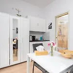 Private Retreat Close To Stations In 3 3* Praha