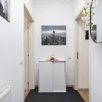 Private Retreat Close To Stations In 3 3* Praha