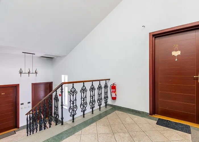 Private Retreat Close To Stations In 3 3*