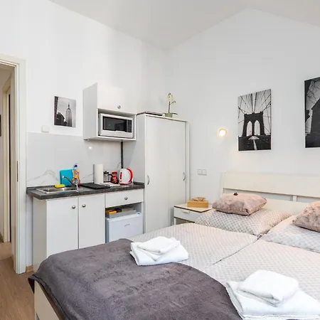 Guest house Private Retreat Close To Stations In 3