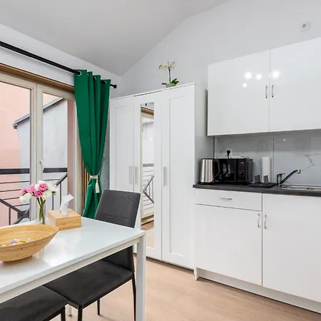 Guest house Private Retreat Close To Stations In 3 *