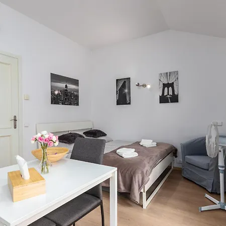 Private Retreat Close To Stations In 3