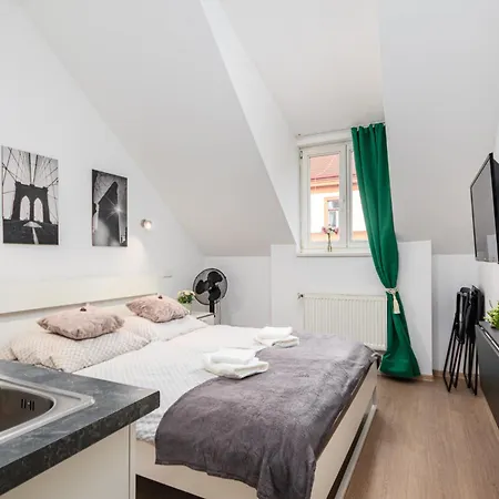 Private Retreat Close To Stations In 3 Pensionat Prag