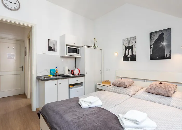 Pensionat Private Retreat Close To Stations In 3