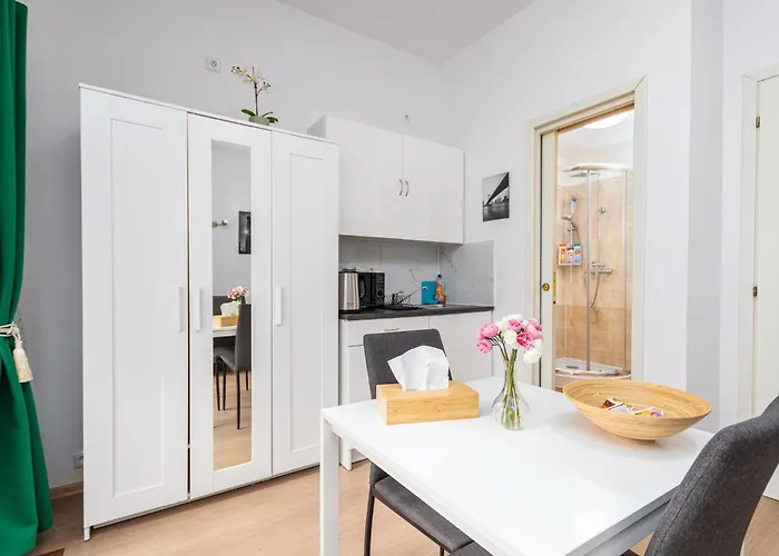 Private Retreat Close To Stations In 3 3* Prag