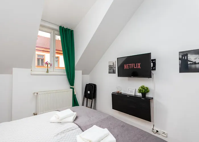Private Retreat Close To Stations In 3 3* Prague