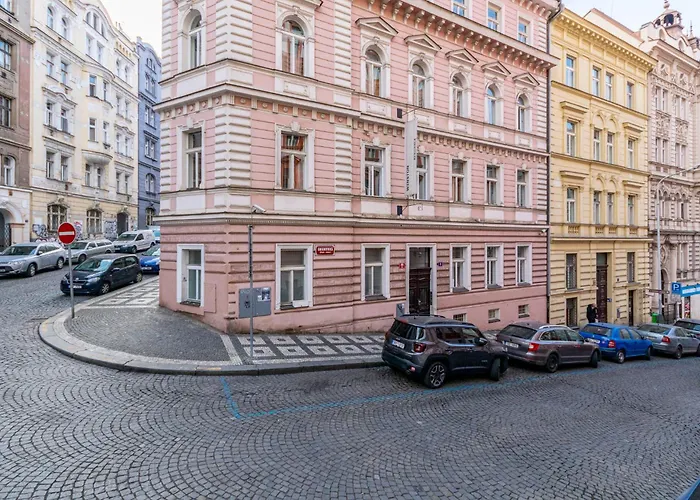 Private Retreat Close To Stations In 3 3*